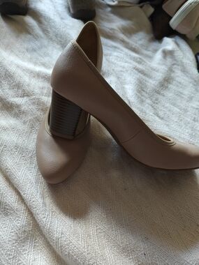 Naturalizer Classic Women's Nude Block Heel Pumps